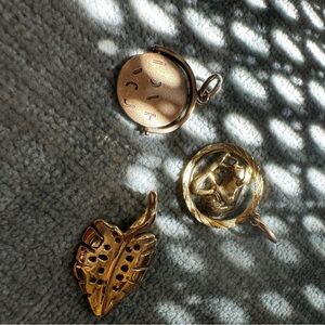 🌸 Vintage solid gold 14k 9k charm pendant scrap or not